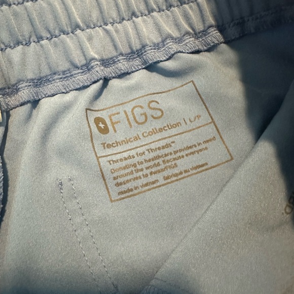 FIGS Scrub Set in Ceil Blue- Rafaela Top, High Waisted Joggers - Picture 4 of 5